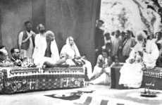 महात्मा गांधी को अपनी पत्नी व बेटों को अधिक समय देना चाहिए था: राजमोहन गांधी