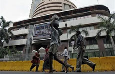 नकारात्मक वैश्विक संकेतों के कारण गिर रहा है भारतीय शेयर बाजार
