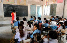 दिल्ली: सबसे धनी राज्य में शिक्षकों के आधे पद खाली