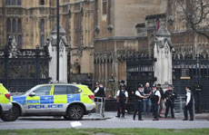 ब्रिटिश संसद के बाहर आतंकी हमला: पुलिस अफसर सहित 5 की मौत