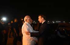 भारत में आपका स्वागत है राष्ट्रपति इमैनुएल मैक्रों! प्रधानमंत्री मोदी ने प्रोटोकॉल तोड़कर किया स्वागत