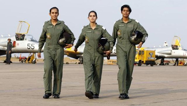 भारतीय वायु सेना में पहली बार तीन महिला लड़ाकू पायलट 
