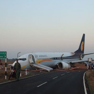 खतरे और  लापरवाहियों के बीच हो रही भारत में हवाई-यात्रा