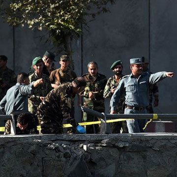 अफगानिस्तान में संसद सहित तीन जगहों पर बम धमाका, करीब 50 लोगों की मौत
