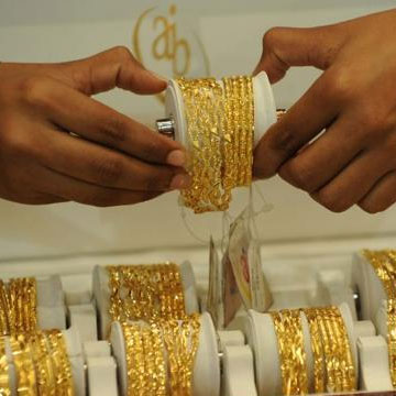 सोना और चांदी की कीमतों में गिरावट