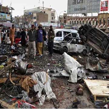 बम धमाकों से दहला पाकिस्तान, 42 लोगों की मौत