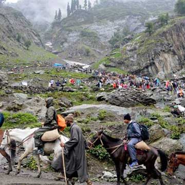 जम्मू-कश्मीर: तेज बारिश और भूस्खलन के कारण रुकी बाबा बर्फानी की यात्रा