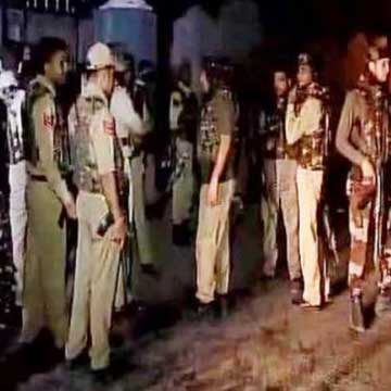 श्रीनगर के पंथा चौक पर पुलिस बस पर आतंकी हमला, 1 जवान शहीद, 8 घायल