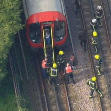 लंदन के अंडरग्राउंड रेलवे स्टेशन में धमाका, कई लोग जख्मी