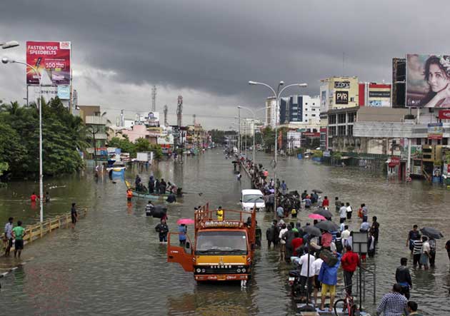भारी बारिश में डूबी चेन्नई, अगले दो दिनों तक बरसेंगे मेघ, स्कूल-कॉलेज, आईटी कंपनियों में छुट्टी