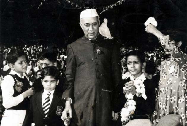 हैप्पी बाल दिवस 2017: देश अपने पहले और सबसे प्रिय प्रधानमंत्री पं. जवाहरलाल नेहरू को याद कर रहा