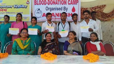 चंदौली में स्वैच्छिक रक्तदान शिविर का सफल आयोजन,150 बच्चों ने किया रक्तदान 