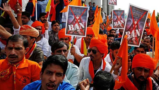 'पद्मावत' रिलीज: करणी सेना का देशव्यापी बंद, राहुल गांधी ने कहा भाजपा देश को हिंसा और घृणा की आग में झोक रही