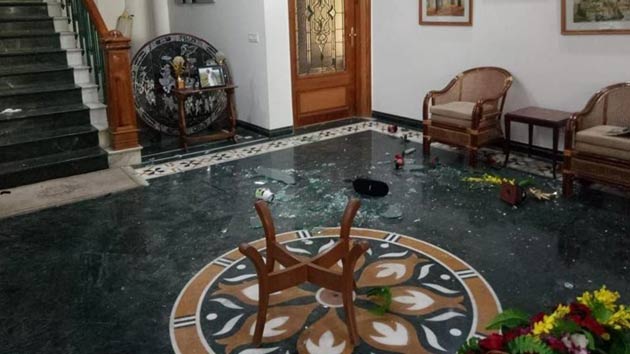 फारूक अब्दुल्ला की सुरक्षा में सेंध, जम्मू घर में घुसे आदमी को पुलिस ने गोली मारी