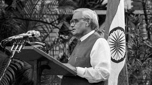 अटल बिहारी वाजपेयी, जिन्होंने संसद से संयुक्त राष्ट्र तक लहराया था हिंदी का परचम