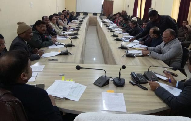 चंदौली: पर्यावरण और जिला गंगा समिति की बैठक में, जब अधिकारियों को मिली जिम्मेदारी