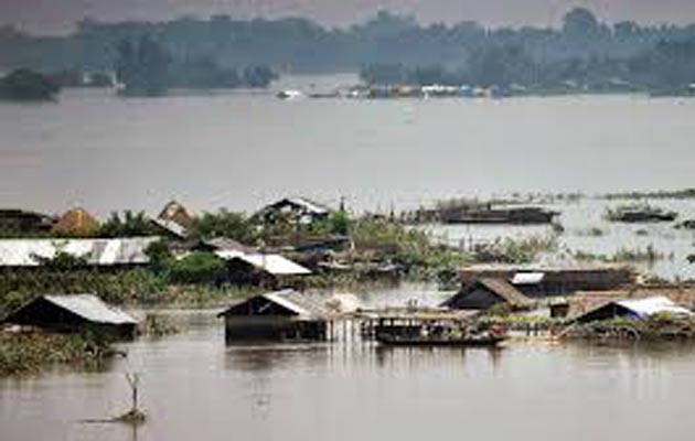 असम में बाढ़ से बिगड़े हालात, 11 जिलों के 2 लाख 72 हजार लोग प्रभावित