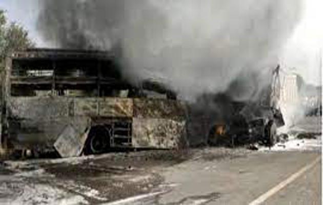 राजस्थान के बाड़मेर में बस और ट्रेलर की भीषण भिड़ंत, जिंदा जलकर 5 लोगों की मौत