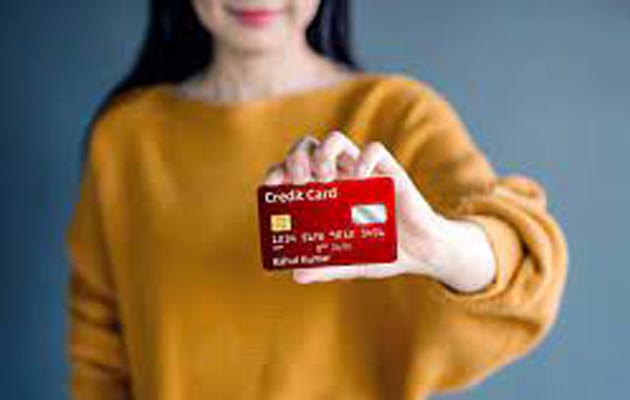 क्रेडिट और डेबिट कार्ड वाले ग्राहक ध्यान दें