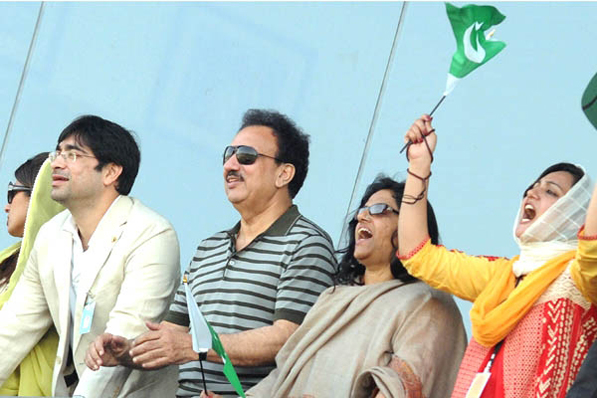 भारत-पाक विश्नकप मैच का लुत्फ उठाने पाकिस्तान के मंत्री रहमान मलिक भी मोहाली आए।