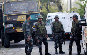 कुपवाड़ा में सेना की बड़ी कार्रवाई, घुसपैठ की कोशिश कर रहे दो आतंकवादियों को मार गिराया कुपवाड़ा में सेना की बड़ी कार्रवाई, घुसपैठ की कोशिश कर रहे दो आतंकवादियों को मार गिराया