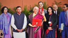 कांजीवरम साड़ी पहन कर्तव्य भवन पहुंचीं निर्मला सीतारमण