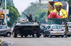 राष्ट्रपति रॉबर्ट मुगाबे घर में नजरबंद, सेना ने संभाली जिम्बाब्वे की कमान