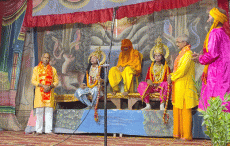 सैयदराजा की रामलीला में अहिल्या उद्धार से लेकर फुलवारी तक का मंचन देख भाव विभोर हुए दर्शक