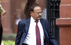 मोबाइल नहीं रखते अजीत डोभाल, इंटरनेट से जुड़े कंप्यूटर का भी नहीं करते इस्तेमाल