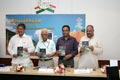 हरीश रावत ने किया 'उत्तराखंड की राजस्व पुलिस व्यवस्था' पुस्तक का लोकार्पण 