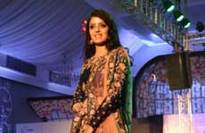 मैडम इंडिया बियॉन्ड द सक्सेस की शो स्टॉपर रहीं मोरान की केरोनिका मिश्रा 