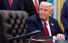 चीन पर ट्रंप के 100% टैरिफ से भारत को होगा फायदा, इन सेक्टर में बढ़ेगा एक्सपोर्ट