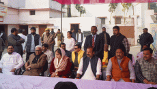 Chandauli News: सैयदराजा नगर पंचायत कार्यालय पर विधायक सुशिल सिंह ने ध्वजारोहण किया