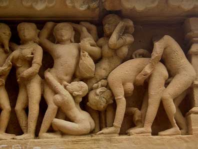 खजुराहो की मादक मूर्तियों पर भारी पड़ रही गर्मी