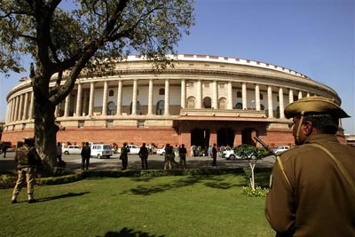 एंटनी के बयान पर संसद में हंगामा, कार्यवाही स्थगित