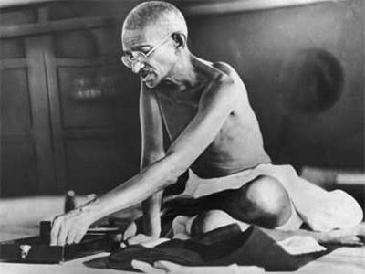 एक करोड़ में नीलाम हुआ बापू का 'चरखा'