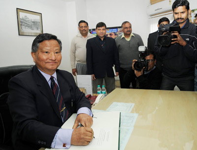 ब्रह्मा ने ग्रहण किया मुख्य चुनाव आयुक्त का पदभार 
