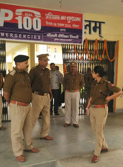 चंदौली पुलिस अधीक्षक दीपिका तिवारी 'यूपी 100' कार्यशाला में पहुंचीं