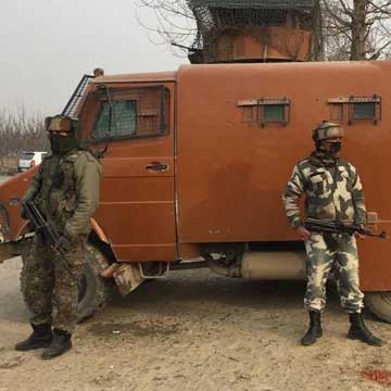 जम्मू कश्मीर में सीआरपीएफ कैंप पर आतंकी हमला, 5 जवान शहीद; 2 आतंकी ढेर