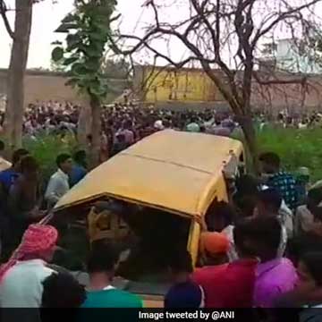 यूपी के कुशीनगर में ट्रेन से टकराई स्कूल बस, 13 बच्चों की मौत, मुख्यमंत्री योगी आदित्यनाथ दुखी