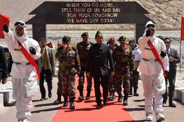 हर भारतीय को आप पर गर्व हैः राष्ट्रपति राम नाथ कोविन्द ने सियाचिन पहुंच सैनिकों से कहा