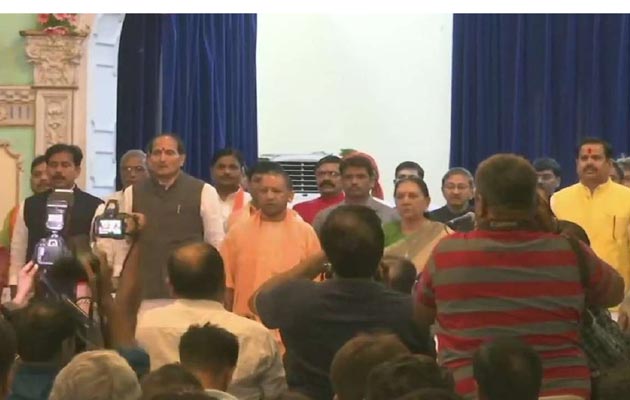 अनिल राजभर का कद बढ़ा, योगी मंत्रिमंडल का पहला विस्तार, 23 मंत्रियों ने ली शपथ