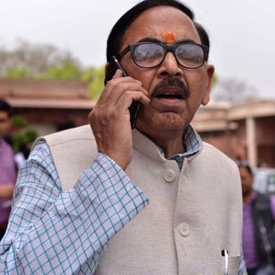 एक ही परिवार के तीन लोगों के मौत के बाद सांसद चन्दौली डॉ.महेन्द्रनाथ पाण्डेय ने जताया दुःख! डीएम से फोन कर ली जानकारी