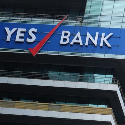 Yes Bank के शेयर 74 फीसदी तक गिरे