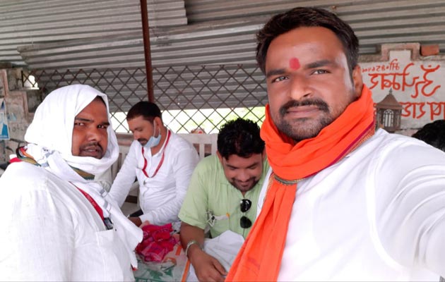 चंदौली: संयुक्त अधिवक्ता मंच के बैनर्स तले अधिवक्ताओं ने चलाया हस्ताक्षर अभियान, अधिवक्ता सुरक्षा अधिनियम लागू करने की मांग