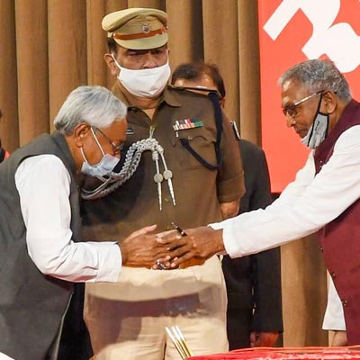 नीतीश कुमार ने सातवीं बार ली CM पद की शपथ