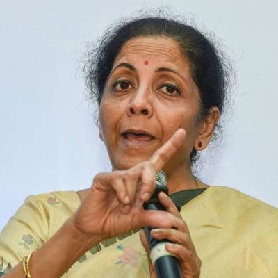 तेल की कीमतों में कब आएगी कमी, वित्त मंत्री निर्मला सीतारमण क्या बोलीं