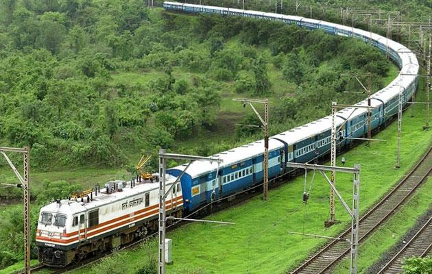 वेबसाइट से बुक करें ट्रेन टिकट, सस्‍ती पड़ेगी यात्रा