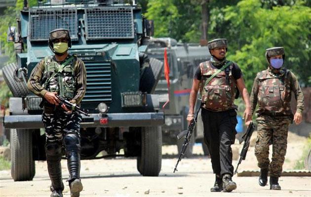 जम्मू-कश्मीर में सुरक्षाबलों ने छापेमारी कर बरामद किया विस्फोटक