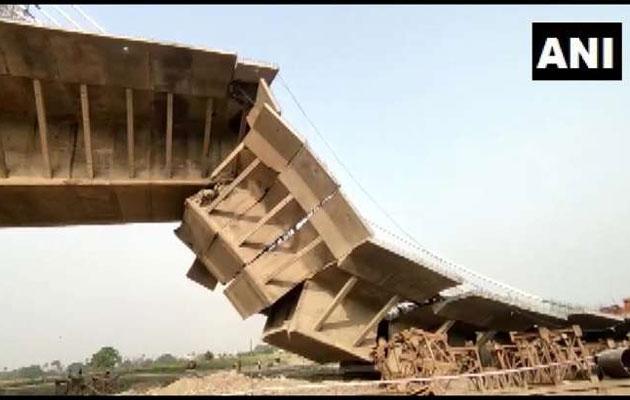 बिहार में उद्घाटन से पहले ही भरभराकर गिरा पुल